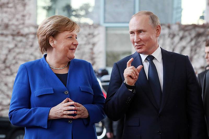 Меркель призвала обсуждать тему России непосредственно с Путиным