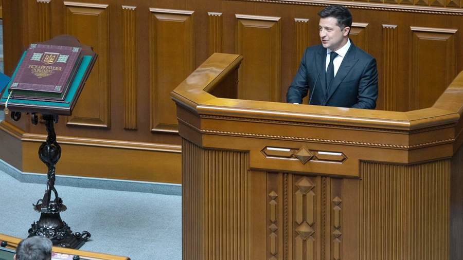 Зеленский заявил о внесении в раду законопроекта о большом гербе Украины