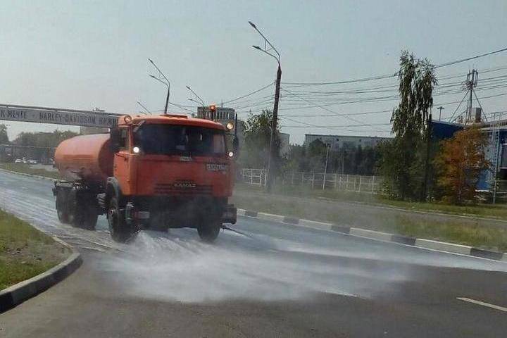 Из-за жары нижегородские дороги стали поливать чаще