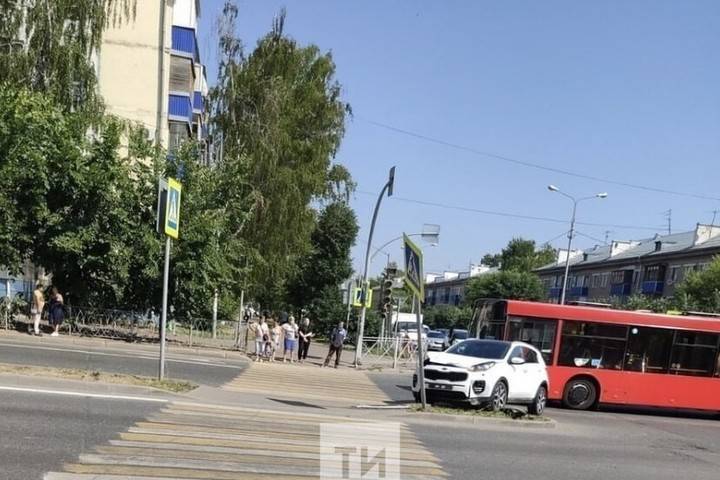 Ищут сбежавшего виновника столкновения двух авто в Казани