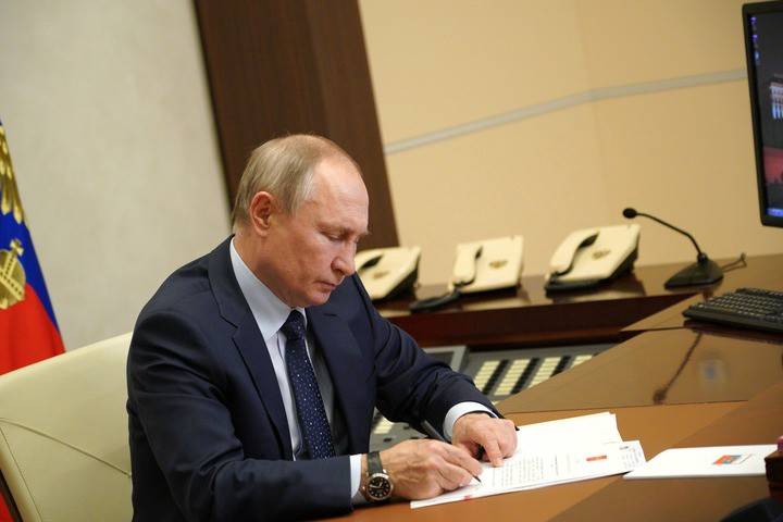Путин подписал закон об аресте до 15 суток за нарушения в сфере оборота оружия