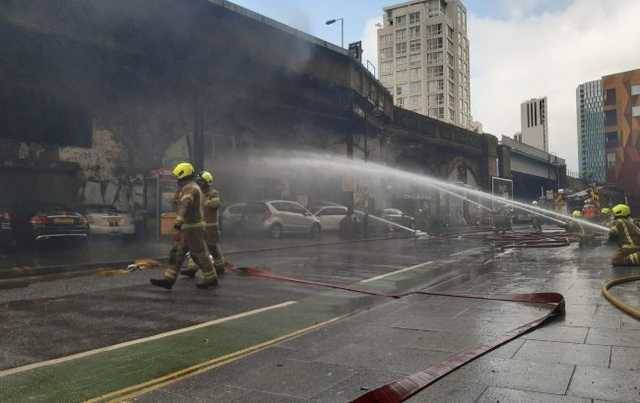 В Лондоне локализовали масштабный пожар, два человека пострадали
