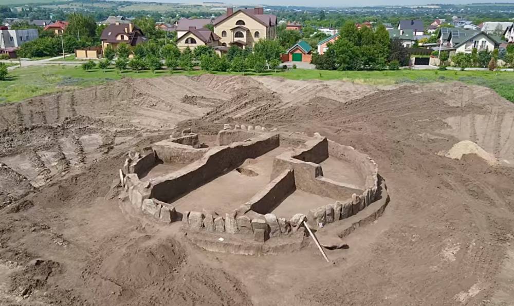 Археологи раскопали "украинский Стоунхендж": какие тайны скрывал древний курган