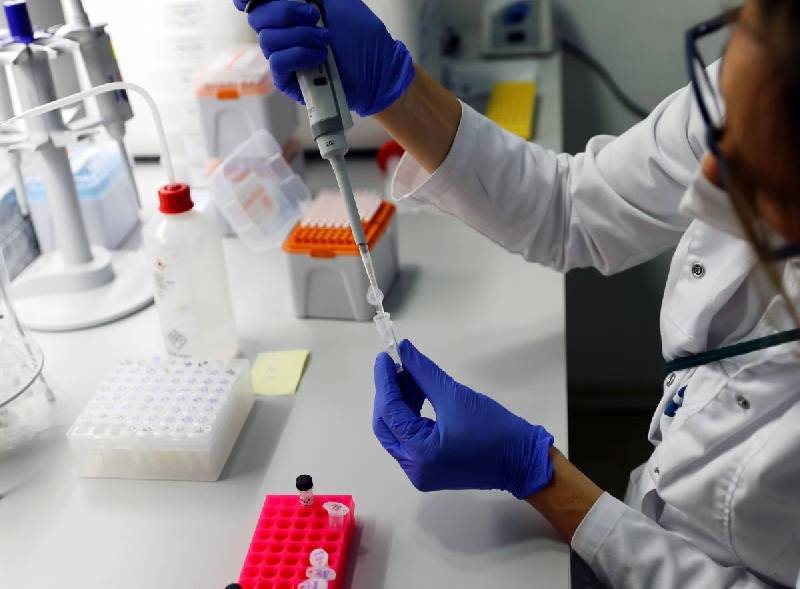 В Смоленскую область поставят тест-системы для определения числа антител после прививки "ЭпиВакКороной"