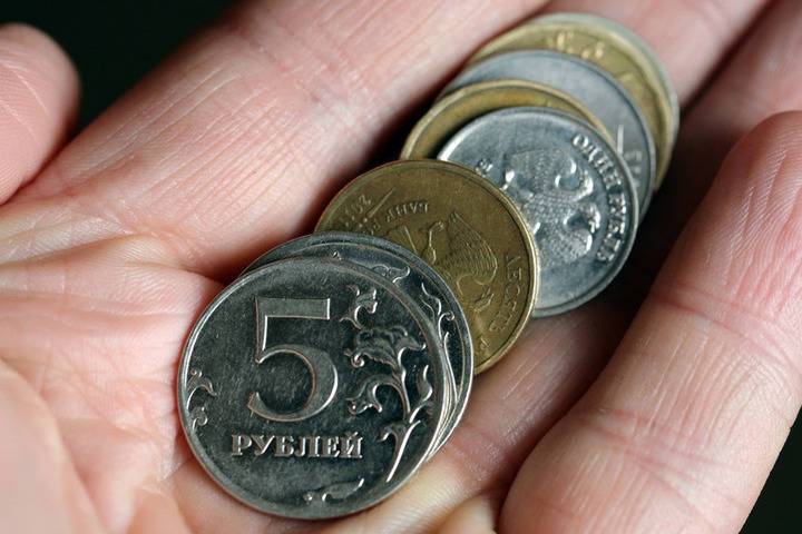 Власти заявили о снижении числа бедных петербуржцев