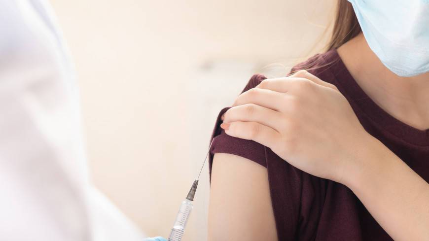 Против коронавируса: ученые призвали россиян вакцинироваться