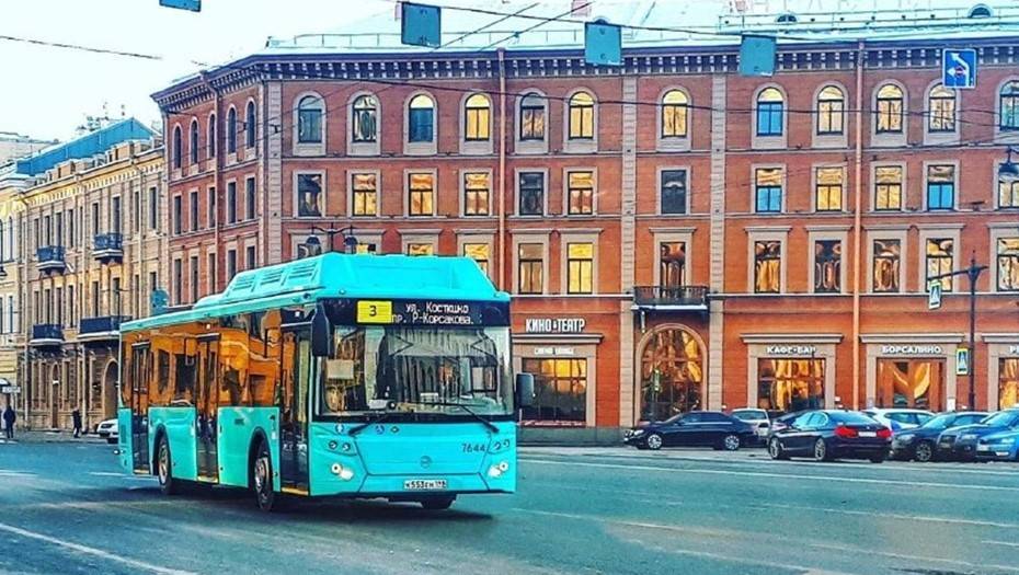 На улицы Петербурга выйдут 20 новых автобусов на природном газе
