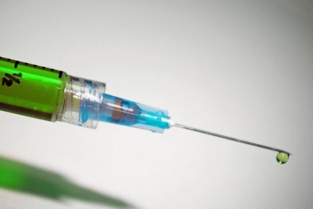 В Москве призвали имеющих медотвод от вакцинации ограничить контакты