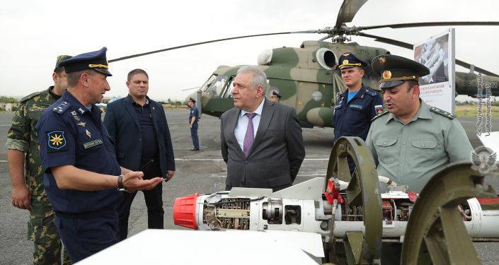 Глава Минобороны Армении посетил авиабазу 'Эребуни" и изучил возможности военных самолетов