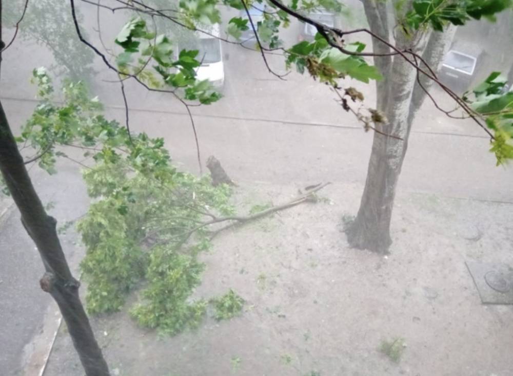 Ливни, аномальный град и смерчи: всю Украину атаковала непогода — фото, видео