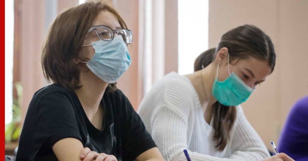 Допускать студентов с прививкой к очной учебе рекомендовали вузам Санкт-Петербурга