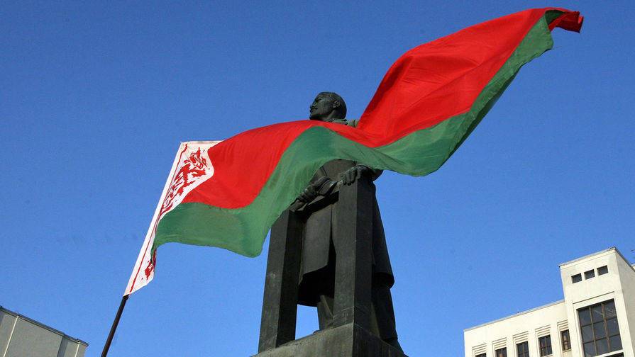 Глава федерации баскетбола Белоруссии назвал негодяями фанатов с бело-красно-белыми флагами