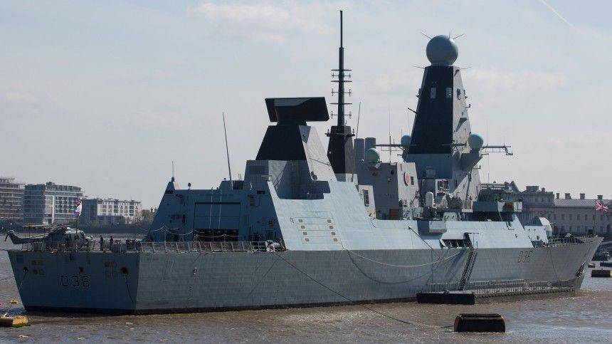 Песков назвал провокацией приближение британского корабля к берегам Крыма