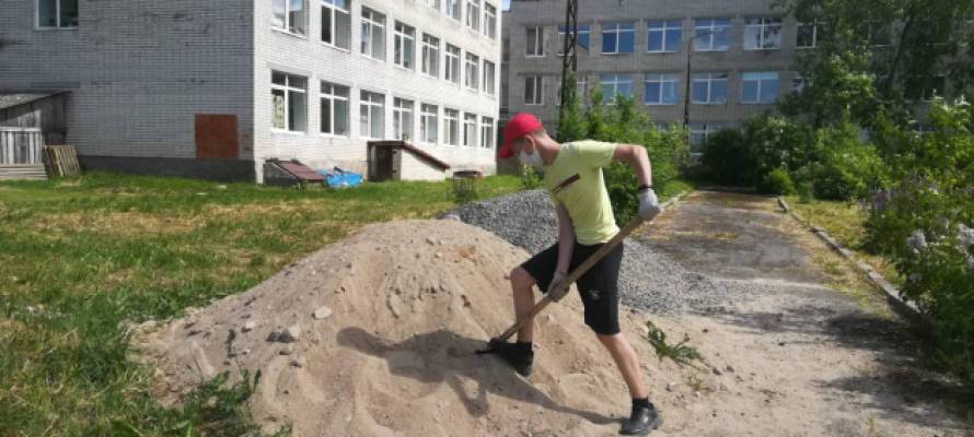 Подросткам в Карелии дадут работу на лето: объявлены вакансии и размер зарплаты