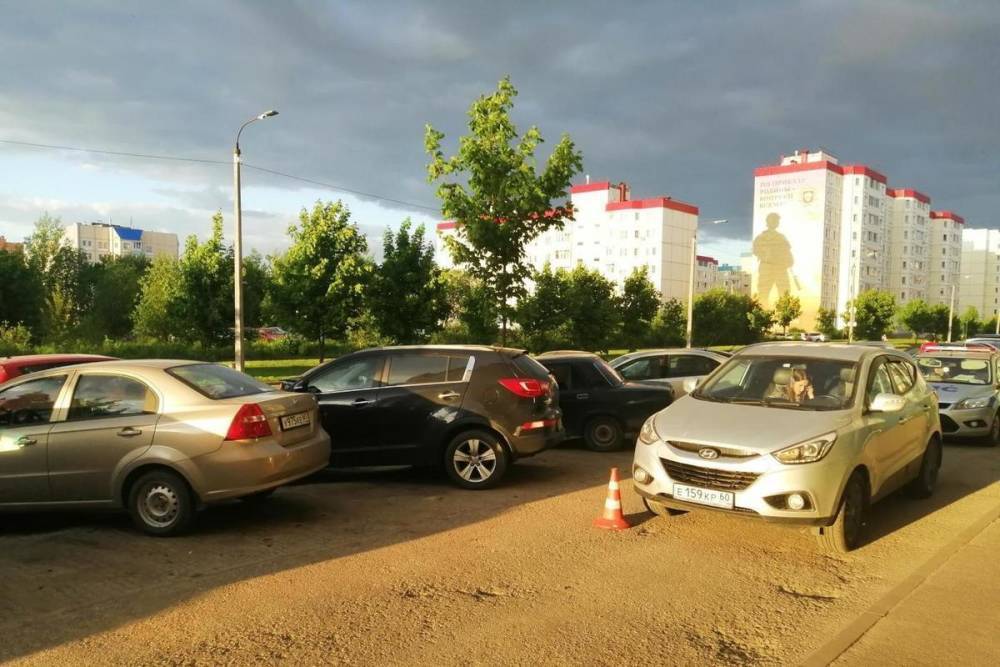 В Пскове автомобиль сбил 8-летнего ребенка