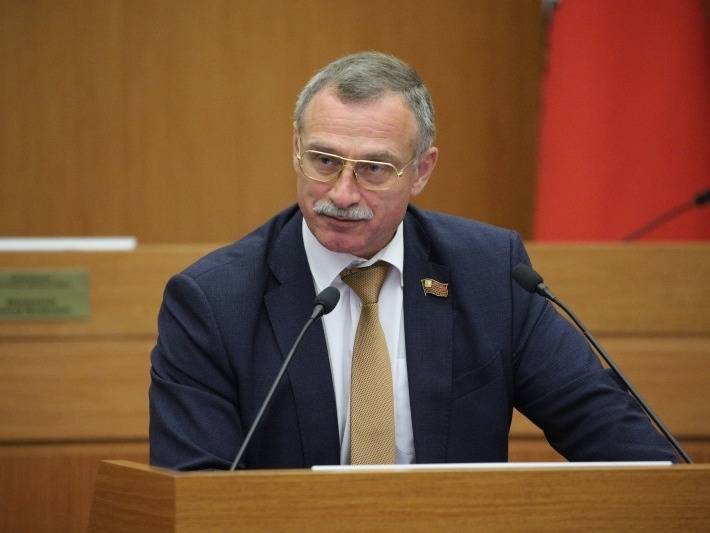 Депутаты ряда регионов потребовали остановить политические репрессии в России