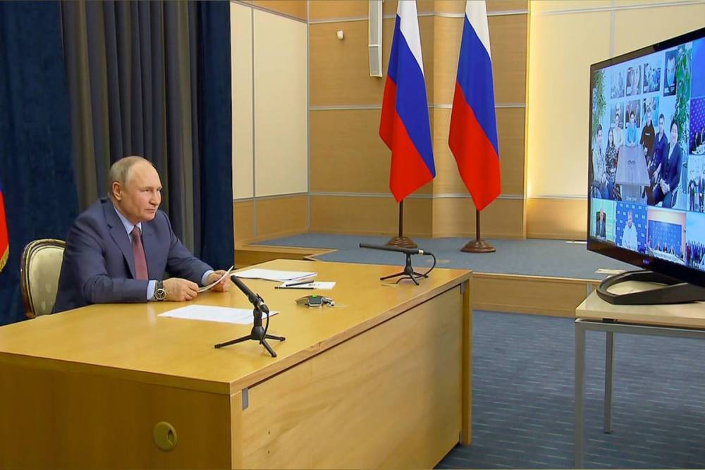Путин присоединился к ПМЭФ по видеосвязи