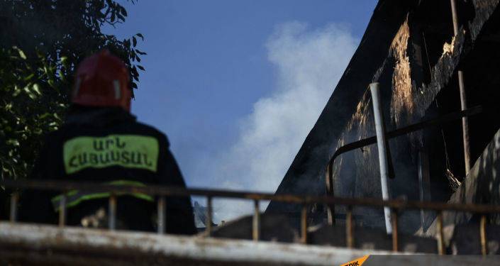 Спасателям удалось локализовать пожар в доме в центре Еревана
