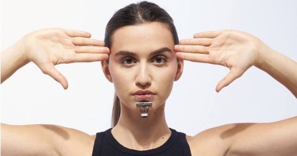 "Похоже на вешалку": немецкий бренд представил странное украшение для рта