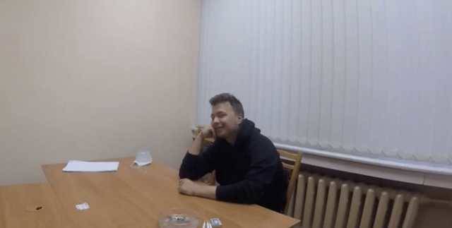 "Макароны с мясом были!": Протасевич на камеру похвалил питание в минском СИЗО
