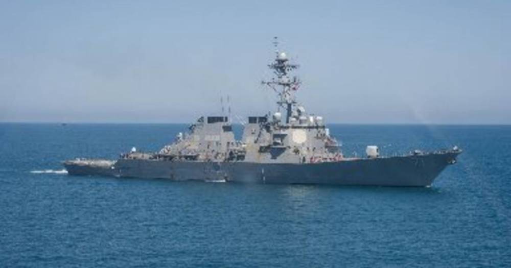 Американский эсминец USS Ross заметили у Крыма с украинским кораблем