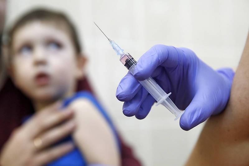 Онищенко высказался о необходимости вакцинировать детей