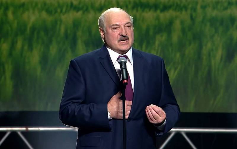 Лукашенко - выпускникам: Помните, что вы наследники спасших Европу от нацизма