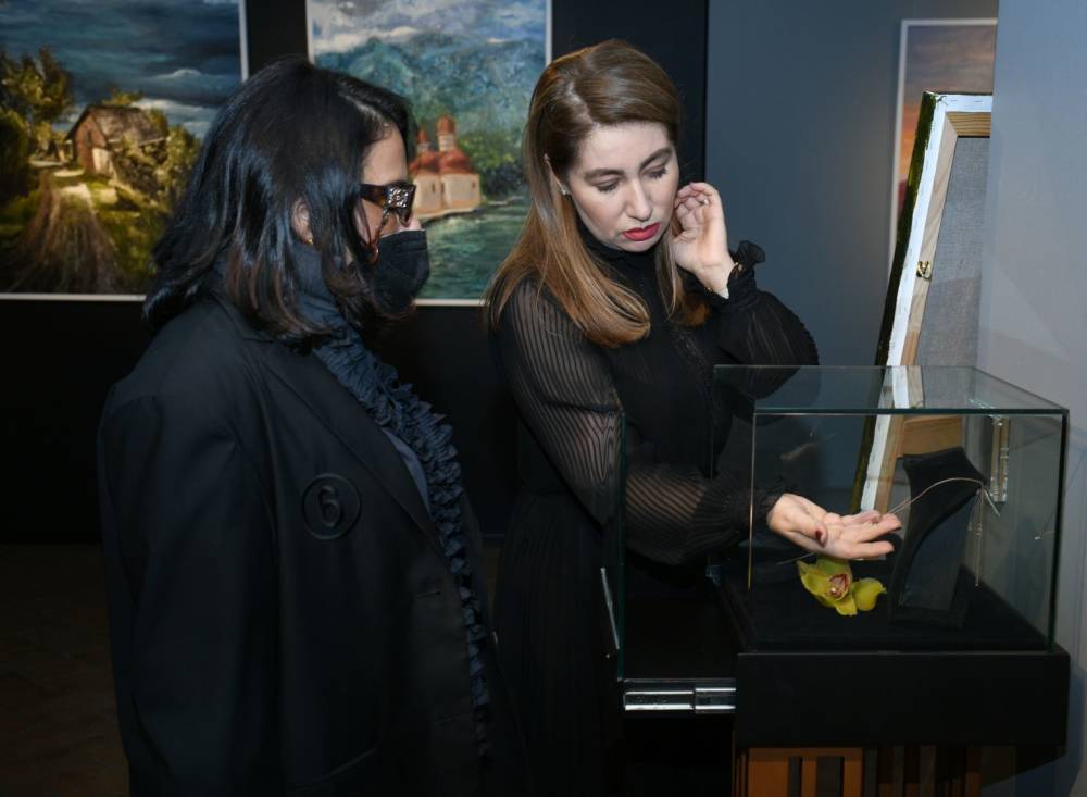 В Баку представлены картины, посвященные Карабаху (ФОТО)