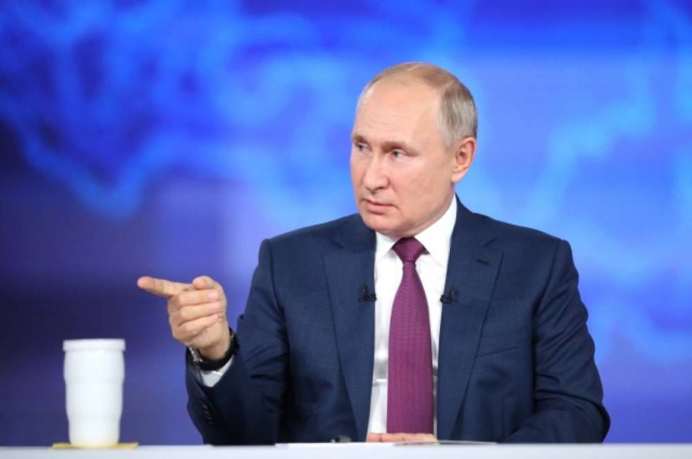 Путин требует принимать меры в отношении чиновников, запугивающих граждан
