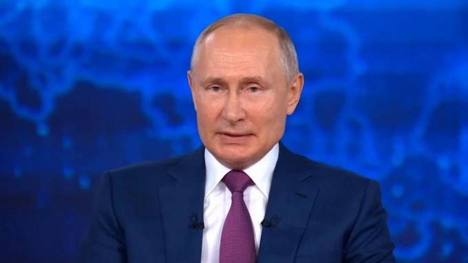 Путин призвал подумать о кадровых перестановках в сборных России по хоккею и футболу