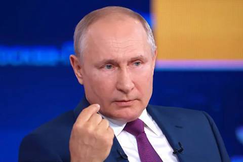 Про "Колобка", преемника, диету и счастье: 12 ярких цитат Владимира Путина с прямой линии