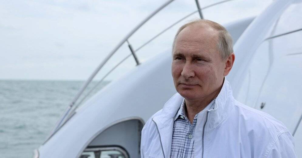 "Мирный проход" и "третья мировая". Лондон отверг обвинения Путина в провокации у берегов Крыма