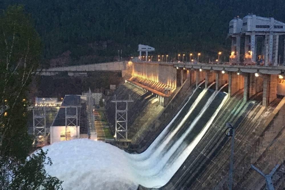 3 июня вечером на выезде из Красноярска образовались огромные пробки в сторону ГЭС