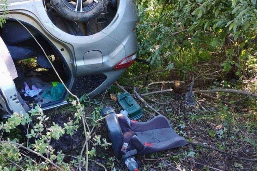 В Ивановской области из-за усталости водителя перевернулся автомобиль, в котором были трое детей