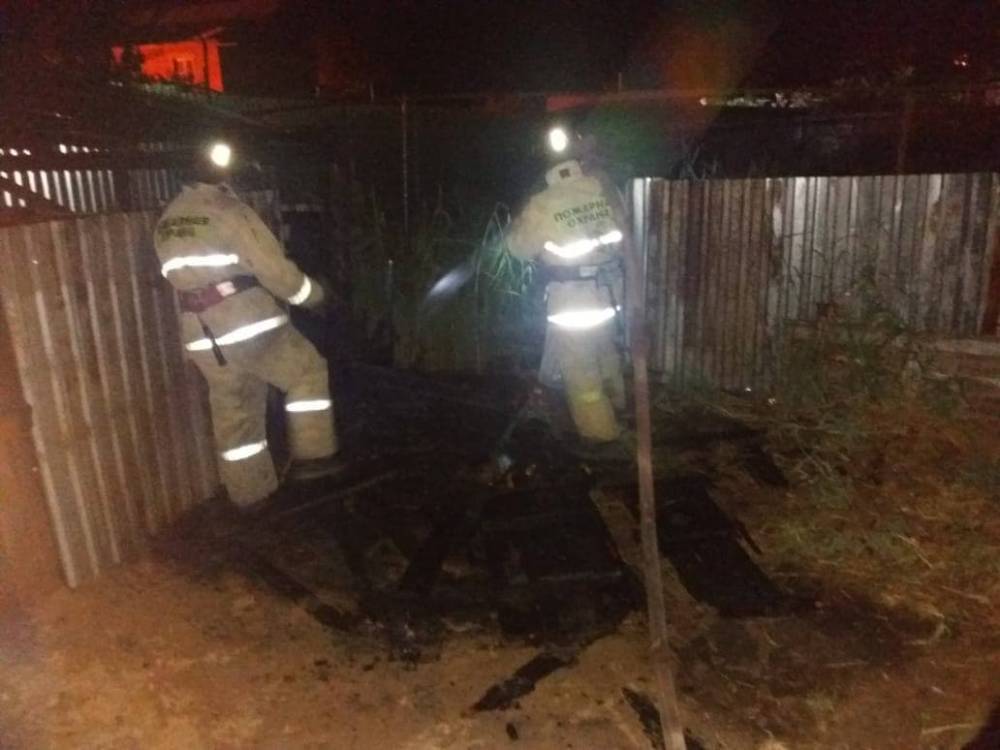 В Астрахани на Татищевой ночью сгорел автомобиль