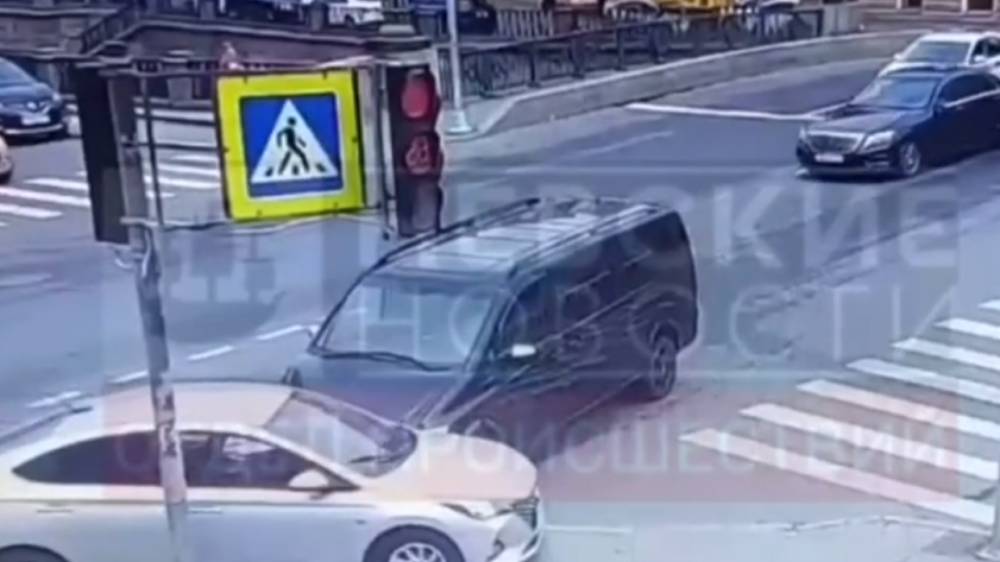 Автомобиль из кортежа Катара попал в ДТП в центре Петербурга