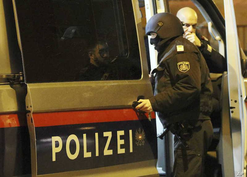 Полиция Вены обвинила жертву антисемитского нападения в метро в «провокации» за книгу о евреях
