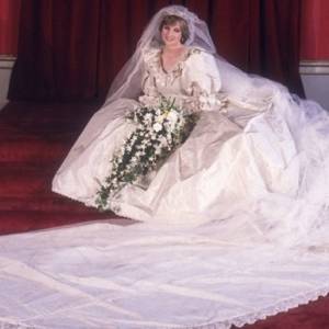 В Британии показали свадебное платье принцессы Дианы. Фото. Видео