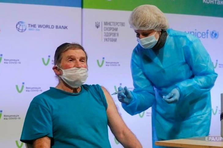 Жителей ОРДЛО и Крыма начали записывать на COVID-вакцинацию