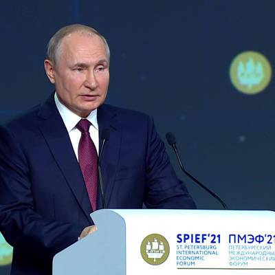 Владимир Путин поприветствовал участников и организаторов ПМЭФ