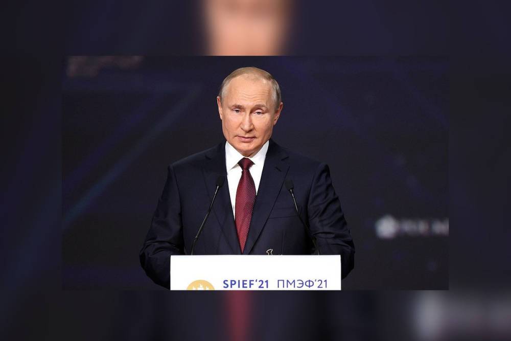 Путин на ПМЭФ предложил продлить льготную ипотеку на год