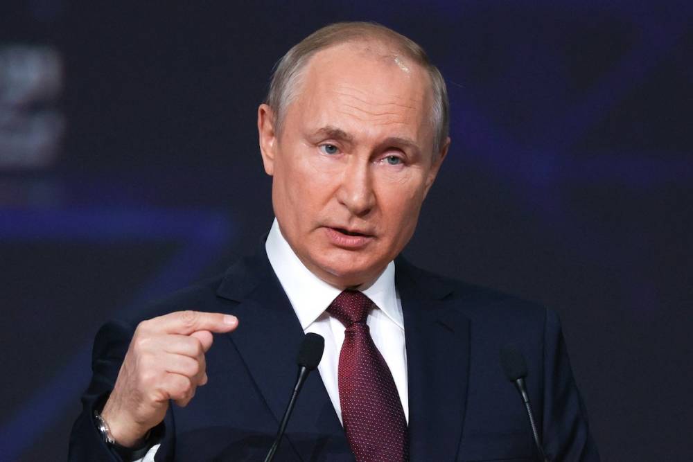 Путин назвал Петербург центром деловой активности РФ