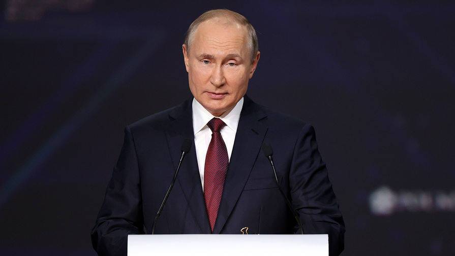 Путин объявил о платной вакцинации для иностранцев в России