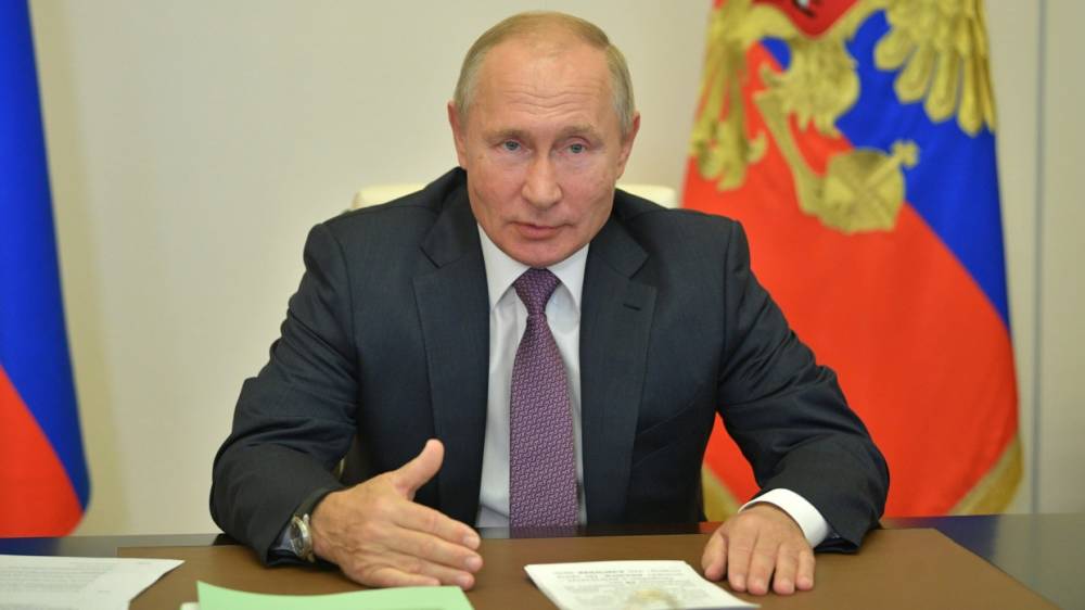 Путин призвал россиян проявлять осторожность на фоне продолжения пандемии