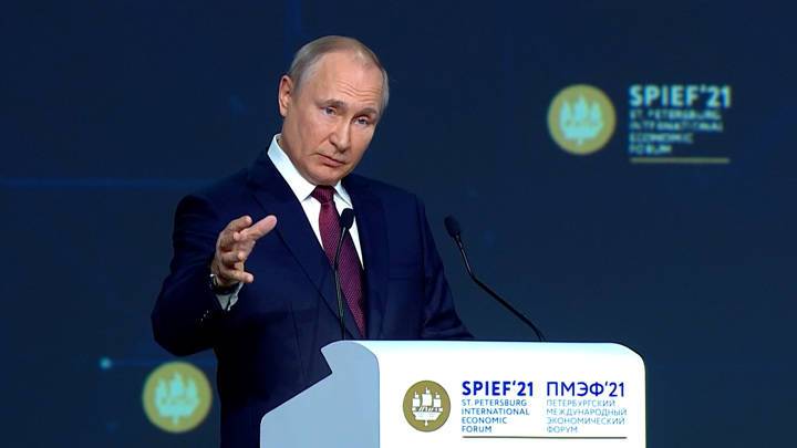 Вести в 20:00. Путин объяснил, почему российский газ лучше американского