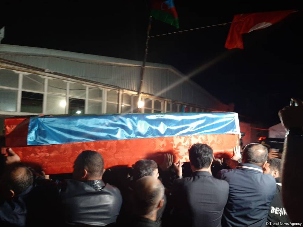 Тела журналистов, подорвавшихся на мине в Кельбаджаре, доставлены в Баку (ФОТО)