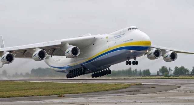 Ан-225 "Мрия" вернулся в небо после 10-месячного перерыва