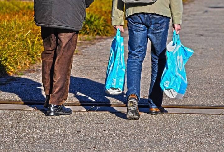Аналитики выяснили, сколько россиян ходят в магазин со своими пакетами