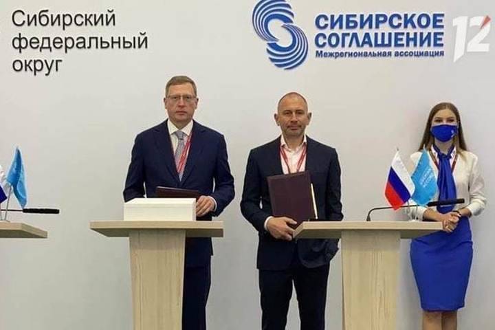Омский губернатор и компания Segezha Group подписали договор о создании фанерного завода