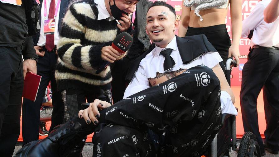 Моргенштерн появился на премии МУЗ-ТВ в инвалидной коляске